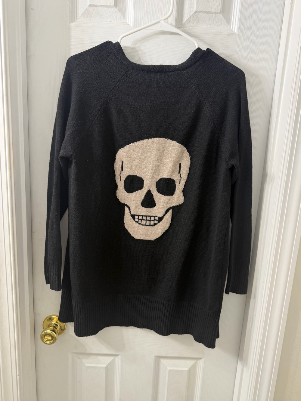 Black Skull Graphic Women's Sweater - Casual Pullover